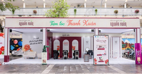 “Tiệm tóc thanh xuân” – Khi mái tóc thầy kể câu chuyện tri ân bằng những chạm khẽ của sinh viên