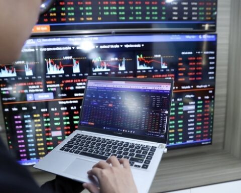 Chứng khoán ngày 26/11: Sắc xanh trở lại trên diện rộng, VN-Index vượt mốc 1.680 điểm