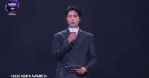 Khoảnh khắc xúc động nhất MAMA 2025: Park Bo Gum cúi đầu