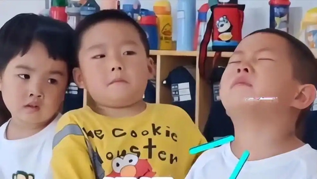 Đứa trẻ đi học về nói: 