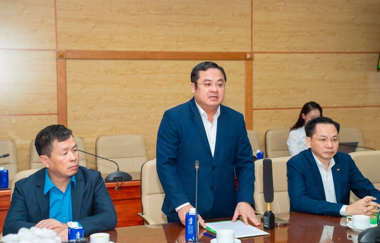 Vinachem cam kết tài trợ toàn bộ hóa chất khử khuẩn và xử lý nguồn nước sau mưa lũ cho các tỉnh miền Trung và Tây Nguyên