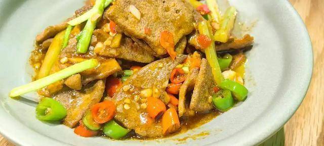 Ngày càng nhiều người bị nhồi máu não: Bác sĩ chỉ ra 4 nhóm thực phẩm âm thầm “đầu độc” mạch máu- Ảnh 4.