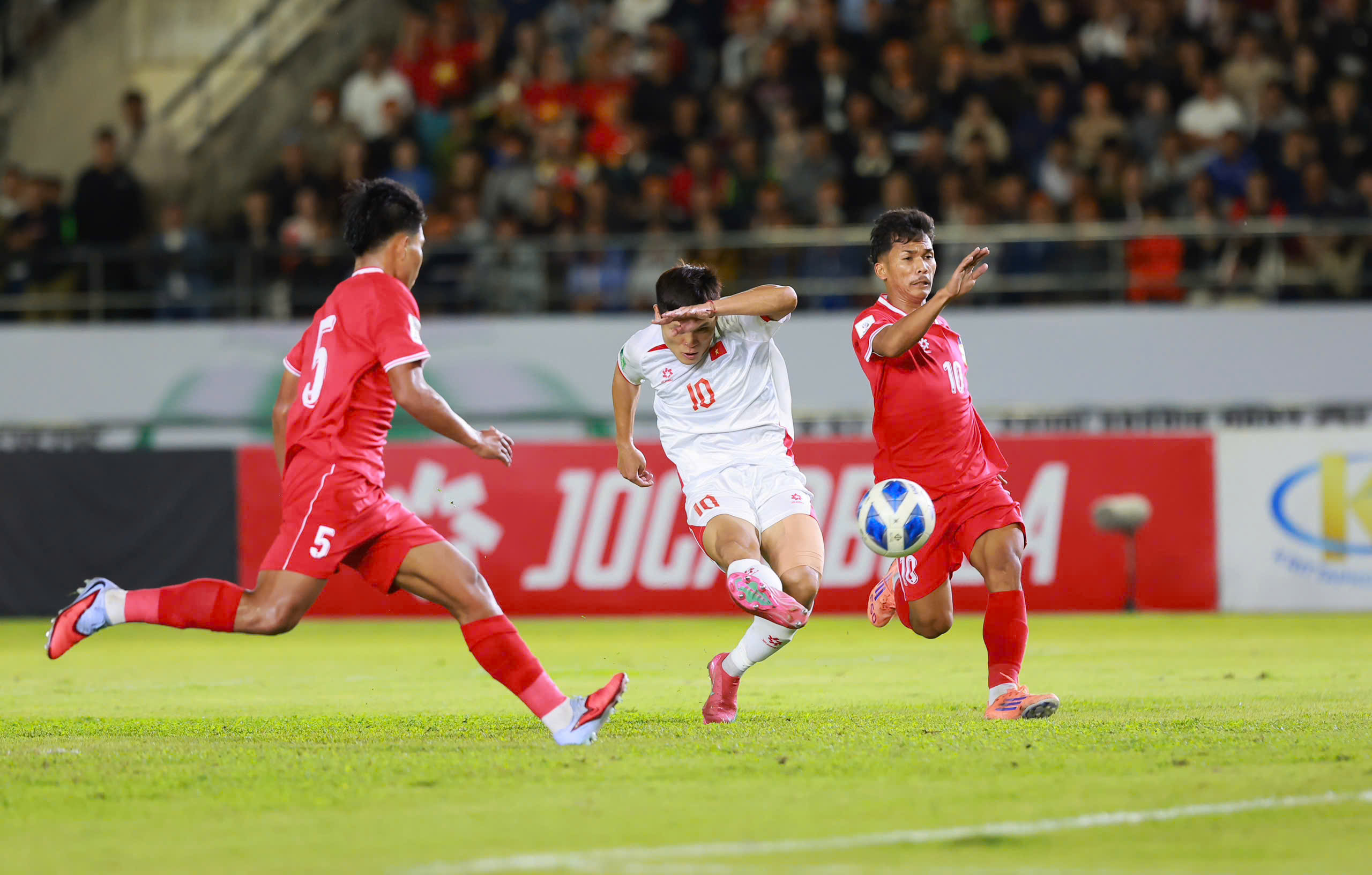 Xuân Son lập công ngày tái xuất nhưng ĐT Việt Nam chỉ thắng nhẹ Lào- Ảnh 1.