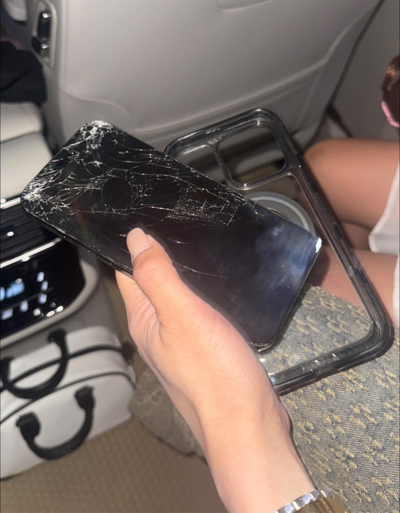 Clip: Diệp Lâm Anh có mặt tại cơ quan chức năng- Ảnh 1.