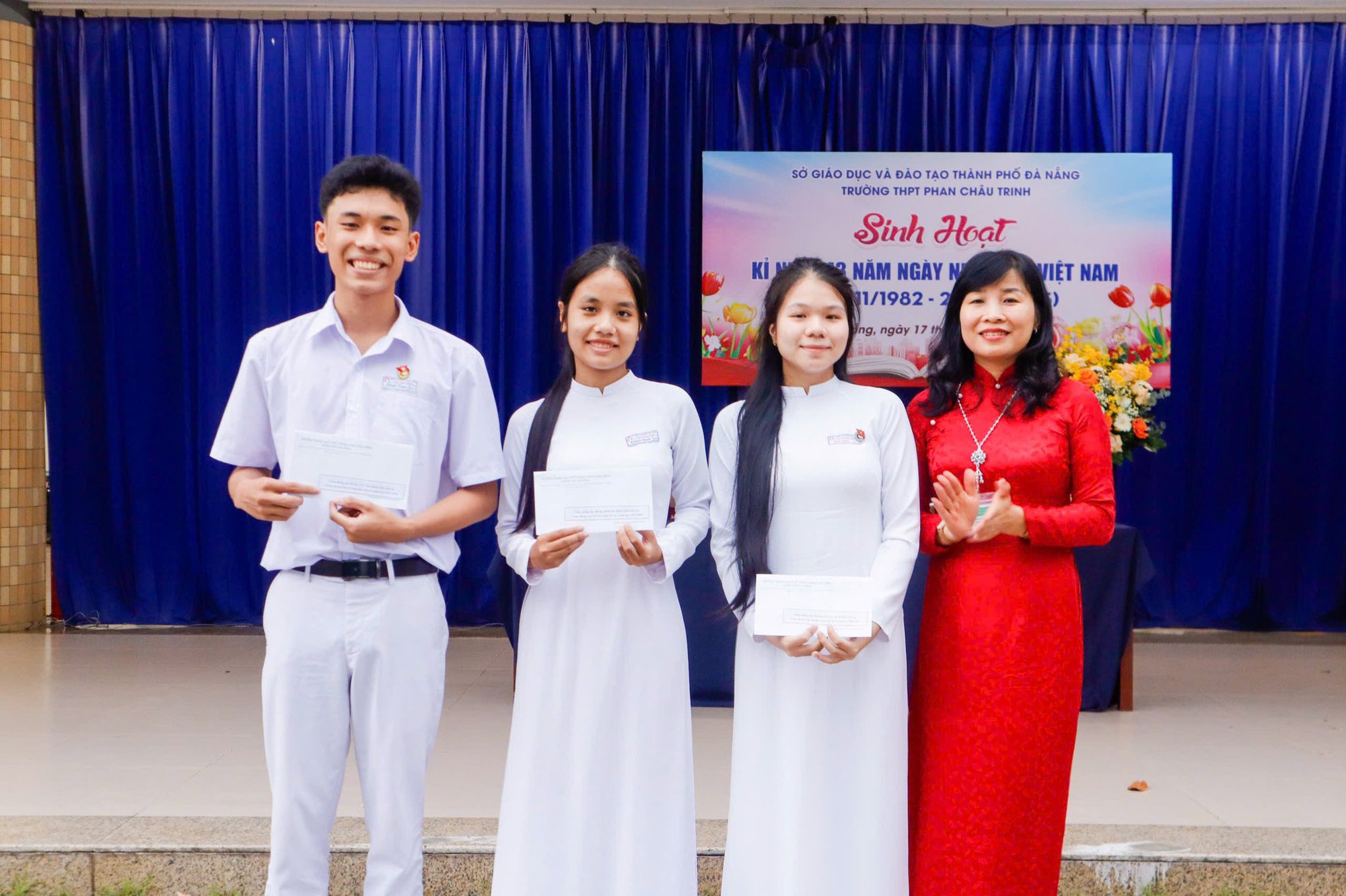 Cả nước chào mừng ngày Nhà giáo Việt Nam 20/11: Đơn giản, nhanh gọn nhưng không khí khó quên thôi rồi!- Ảnh 28.