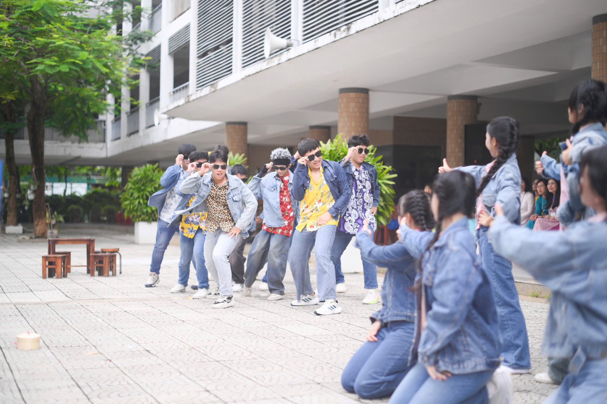 Cả nước chào mừng ngày Nhà giáo Việt Nam 20/11: Đơn giản, nhanh gọn nhưng không khí khó quên thôi rồi!- Ảnh 29.