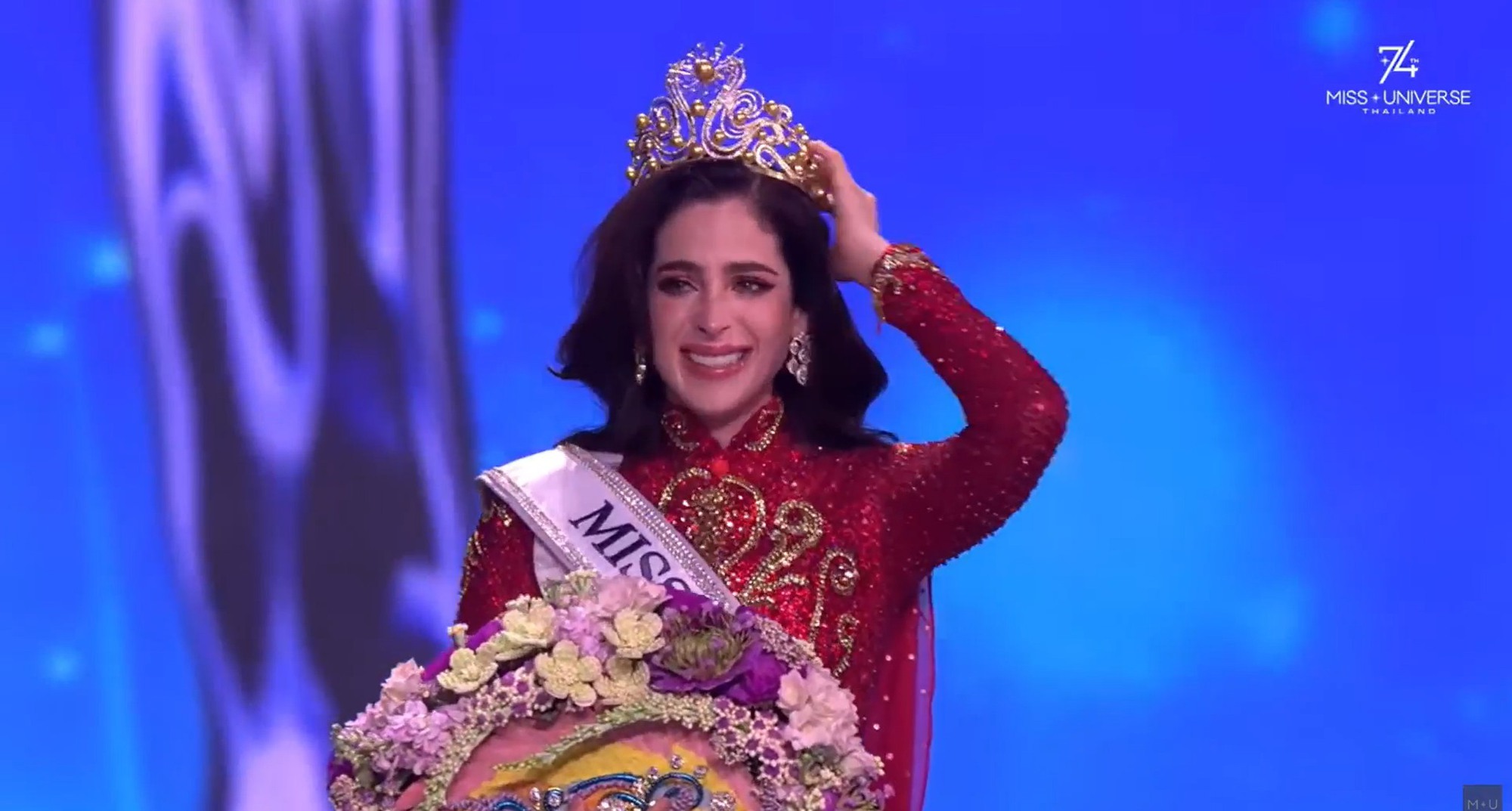 Tân Miss Universe 2025 là ai mà đăng quang lại gây phẫn nộ đến thế này?- Ảnh 3.