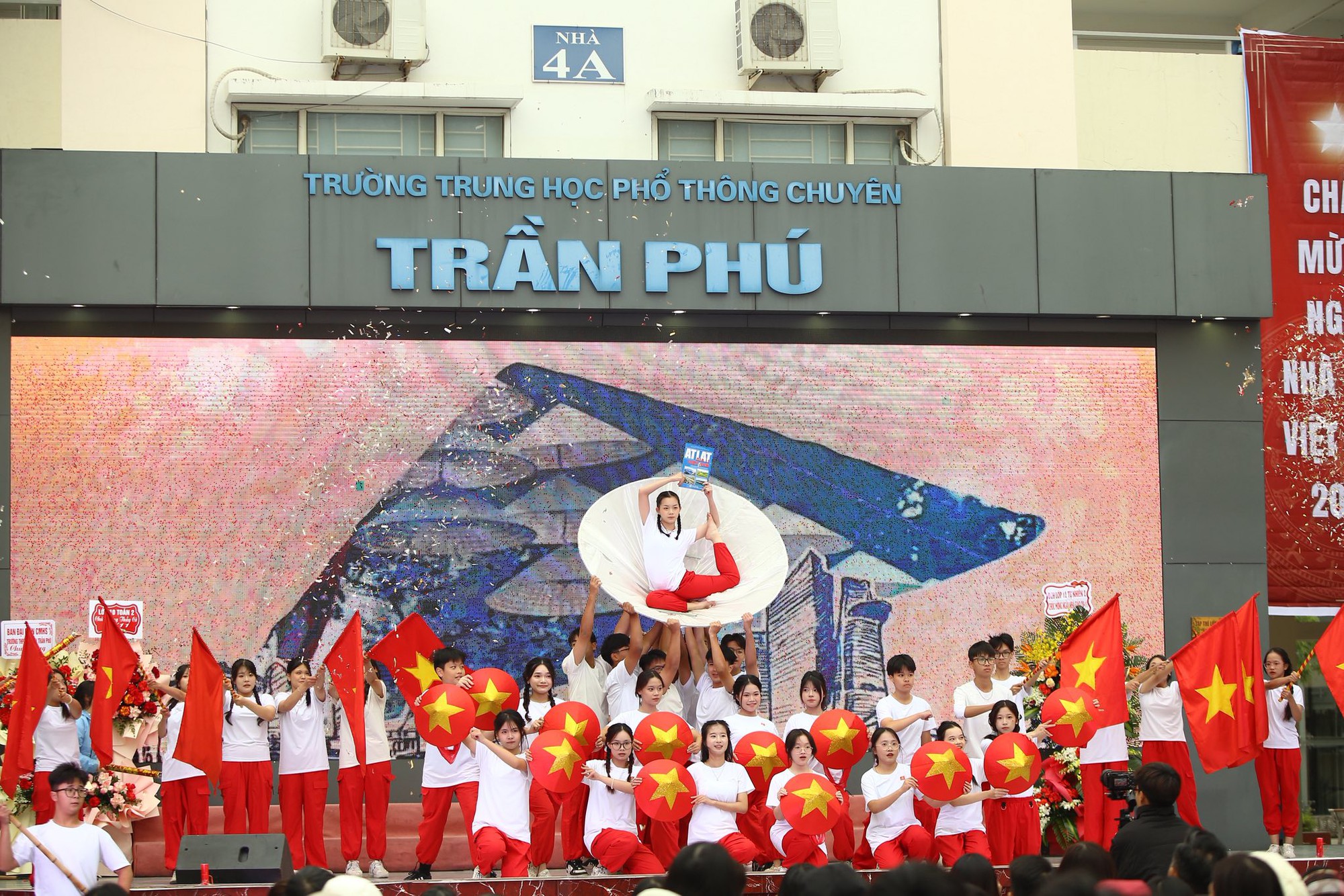 Cả nước chào mừng ngày Nhà giáo Việt Nam 20/11: Đơn giản, nhanh gọn nhưng không khí khó quên thôi rồi!- Ảnh 20.