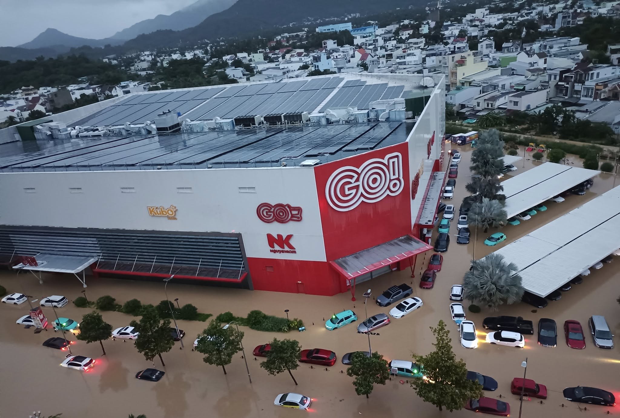 46 người chết và mất tích trong đợt mưa lũ lịch sử, cảnh báo nước trên các sông Khánh Hòa lên lại trong đêm- Ảnh 34.