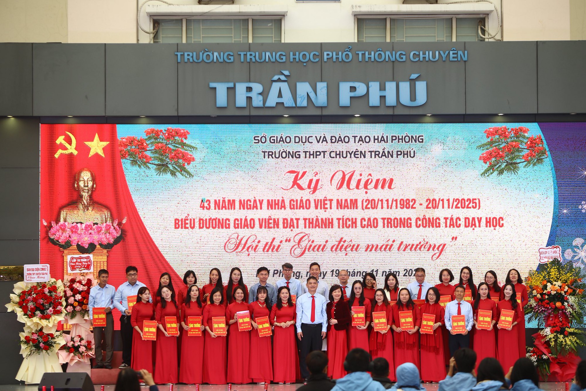 Cả nước chào mừng ngày Nhà giáo Việt Nam 20/11: Đơn giản, nhanh gọn nhưng không khí khó quên thôi rồi!- Ảnh 18.