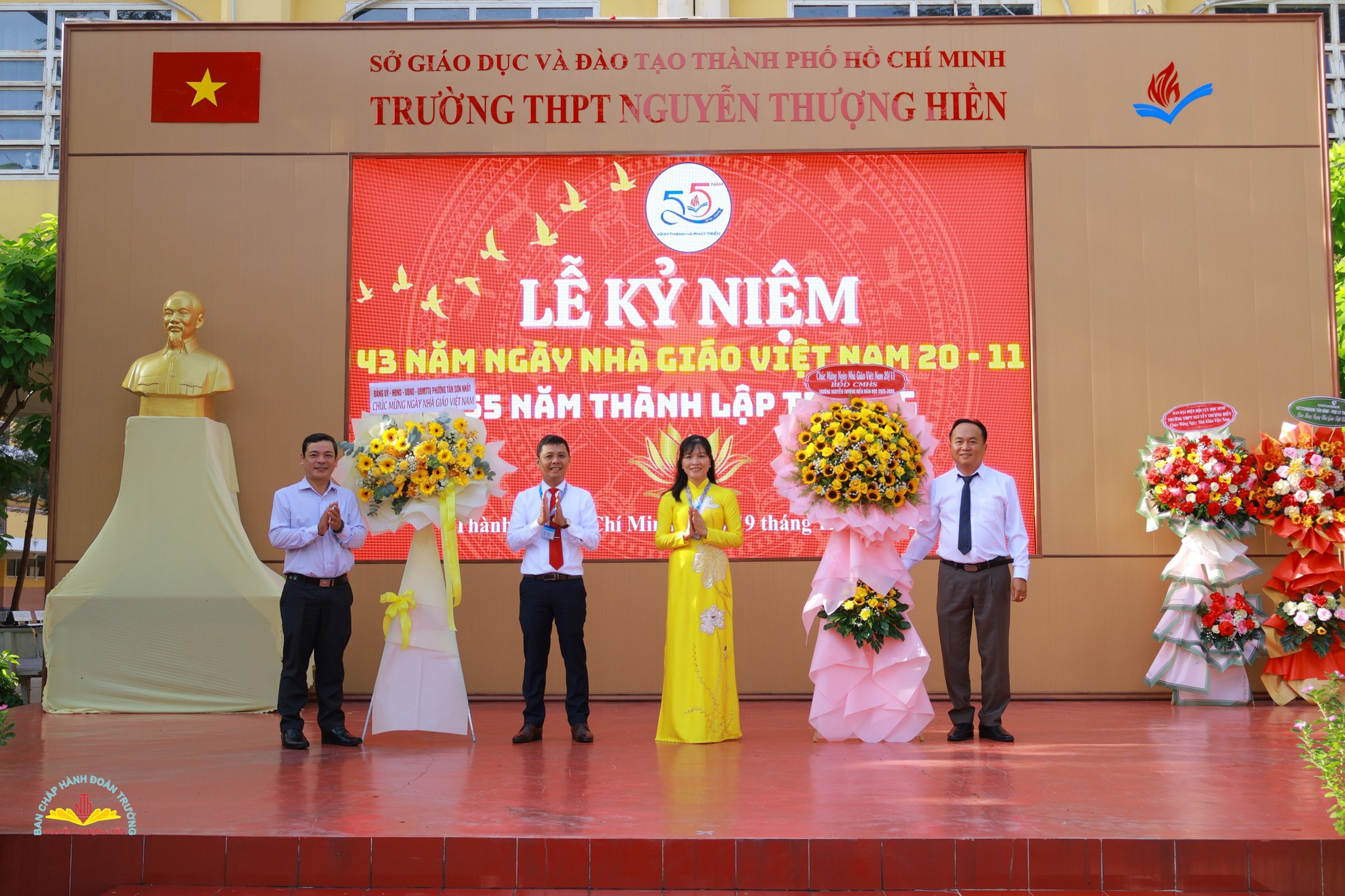 Cả nước chào mừng ngày Nhà giáo Việt Nam 20/11: Đơn giản, nhanh gọn nhưng không khí khó quên thôi rồi!- Ảnh 35.