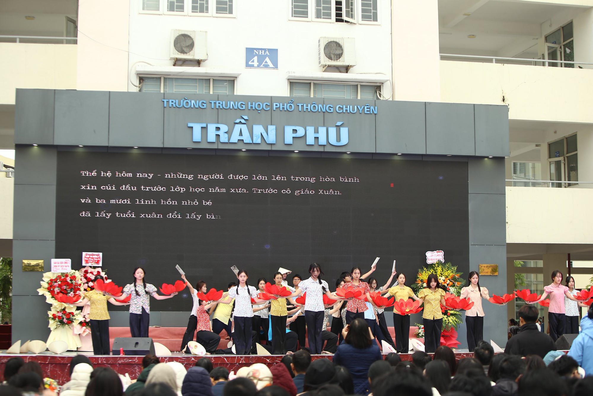 Cả nước chào mừng ngày Nhà giáo Việt Nam 20/11: Đơn giản, nhanh gọn nhưng không khí khó quên thôi rồi!- Ảnh 22.