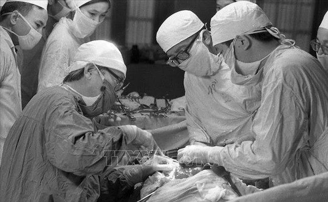GS Tôn Thất Tùng: Người thầy thuốc làm rạng danh y học Việt Nam với phương pháp cắt gan 6 phút chấn động thế giới- Ảnh 4.