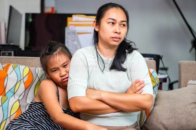 Điều ĐẦU TIÊN bố mẹ làm khi bước vào nhà có thể ảnh hưởng cực lớn đến cuộc đời con!- Ảnh 1.