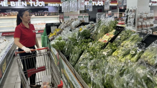 Bảo đảm nguồn cung hàng hóa thiết yếu tại các vùng đang bị cô lập do mưa lũ