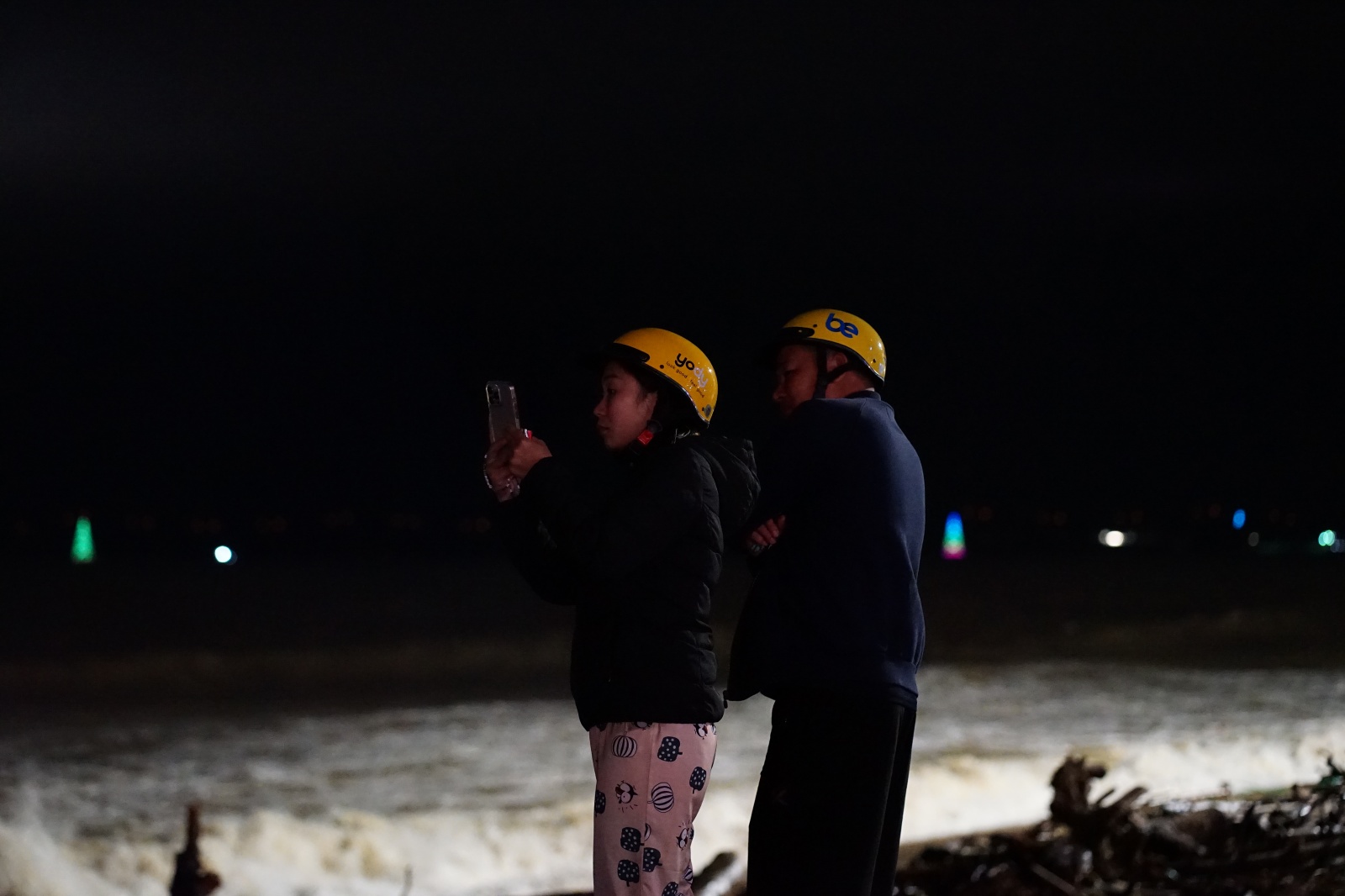 Cảnh tượng không thể tin nổi dọc bãi biển đẹp nhất Nha Trang- Ảnh 7.