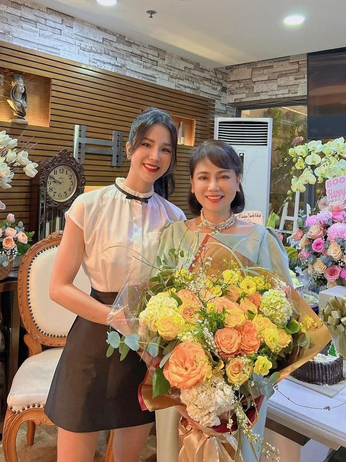 Bên trong ngôi nhà 