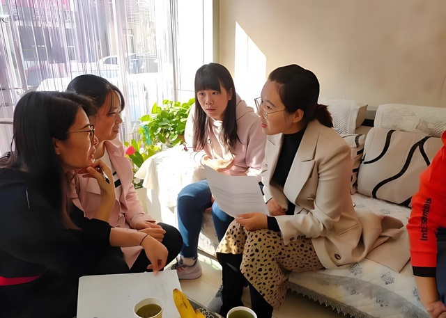 Đăng tin nhắn của cô giáo lên MXH, 1 phụ huynh khiến chính phụ huynh khác trong lớp bức xúc: Suy diễn đáng sợ thế!- Ảnh 2. Đăng tin nhắn của cô giáo lên MXH, 1 phụ huynh khiến chính phụ huynh khác trong lớp bức xúc: Suy diễn đáng sợ thế!- Ảnh 2.