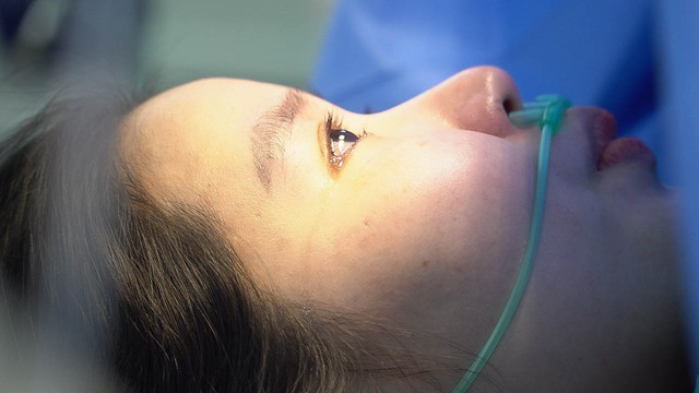 Con 18 tuần đòi chui ra, bác sĩ 