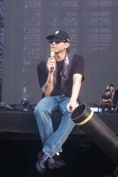 SOOBIN khóc nức nở vì bị fan quay lưng- Ảnh 1.