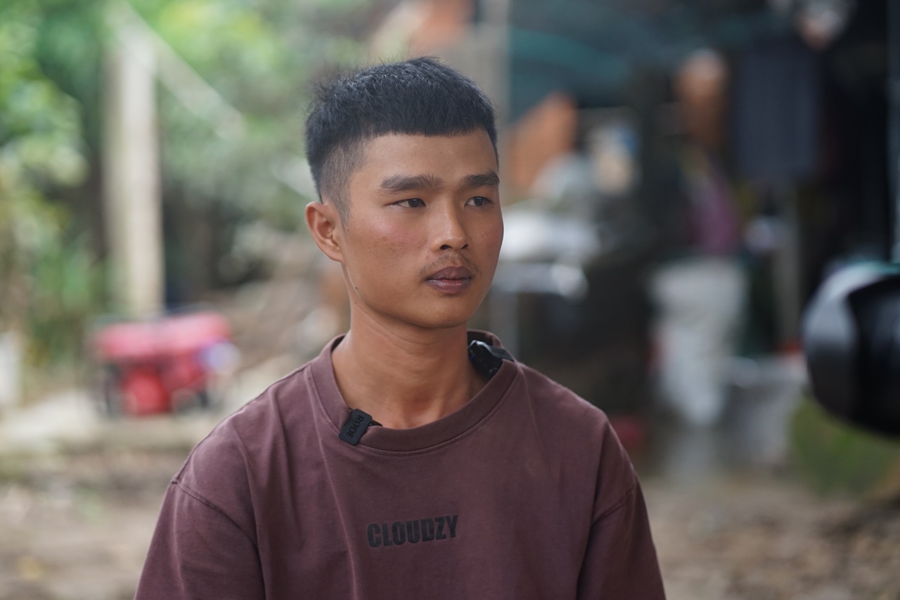 Bàn thờ tạm của người đàn ông mất tích 7 ngày sau cơn lũ dữ: Bò được cứu còn cha thì vẫn chưa kịp trở về- Ảnh 8.