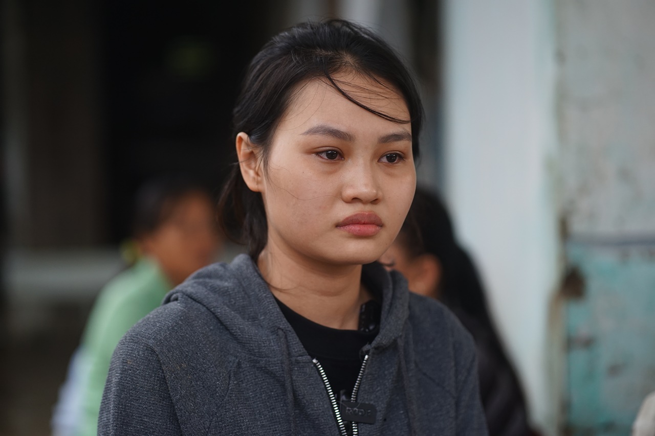 Bàn thờ tạm của người đàn ông mất tích 7 ngày sau cơn lũ dữ: Bò được cứu còn cha thì vẫn chưa kịp trở về- Ảnh 9.