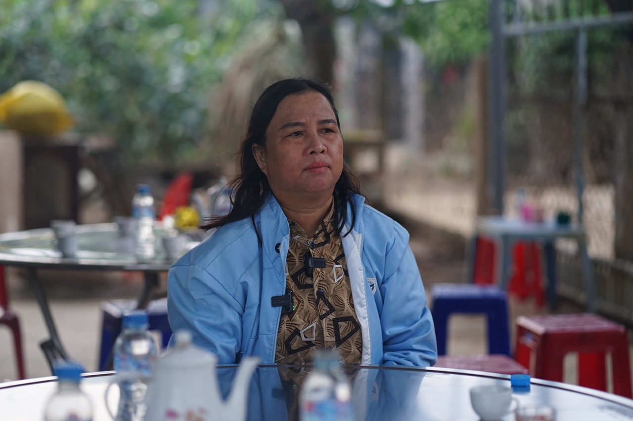 Bàn thờ tạm của người đàn ông mất tích 7 ngày sau cơn lũ dữ: Bò được cứu còn cha thì vẫn chưa kịp trở về- Ảnh 4.