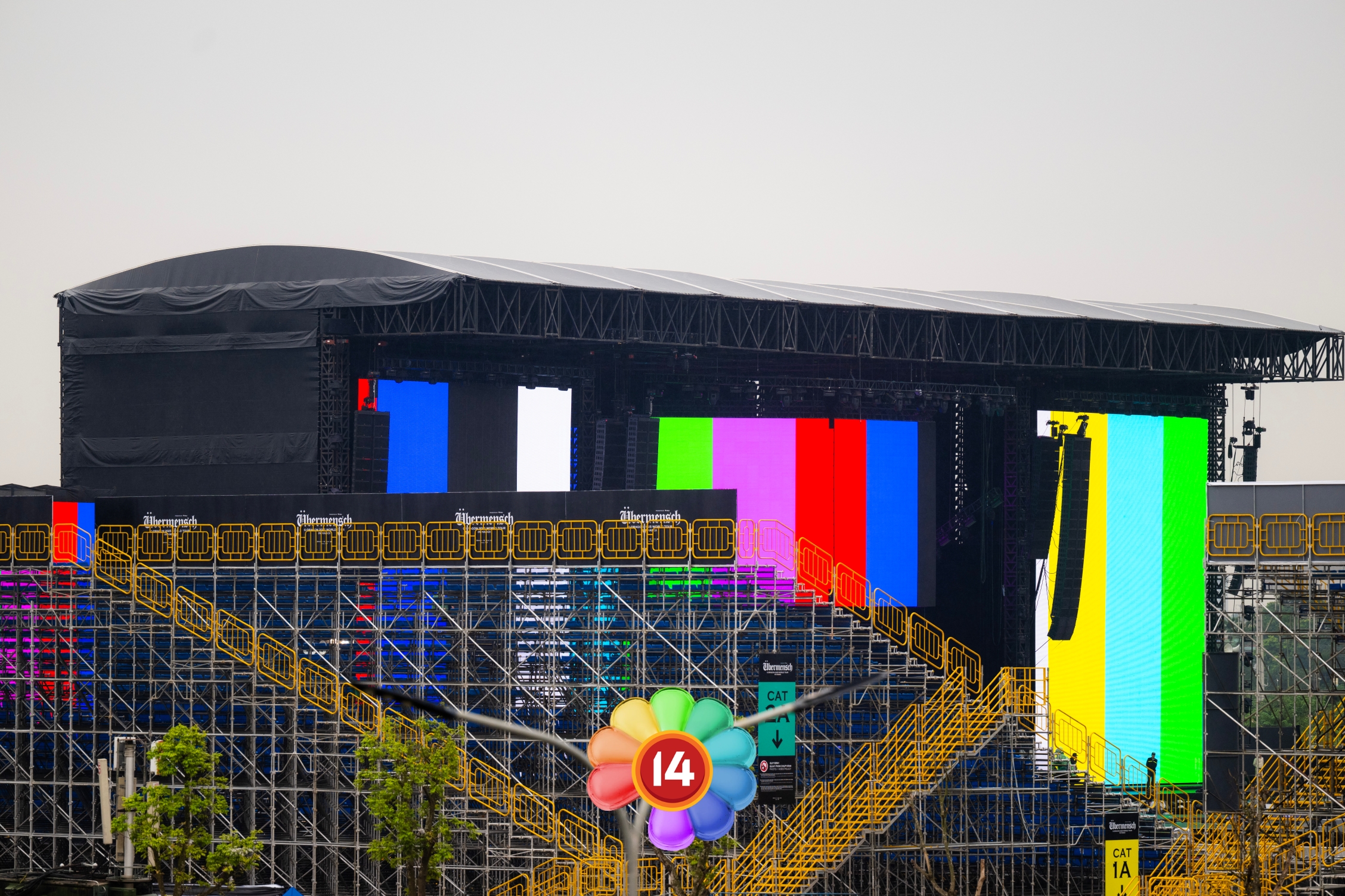 G-DRAGON tập duyệt chăm chỉ giữa trời mưa gió, tất cả đã hoàn thiện chờ fan Việt quẩy hết mình!- Ảnh 6.