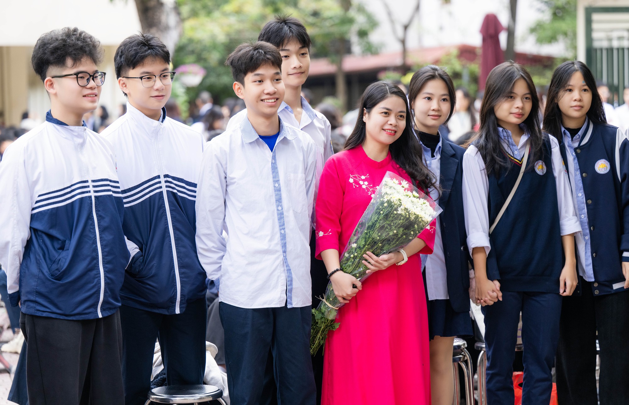 Cả nước chào mừng ngày Nhà giáo Việt Nam 20/11: Đơn giản, nhanh gọn nhưng không khí khó quên thôi rồi!- Ảnh 1.