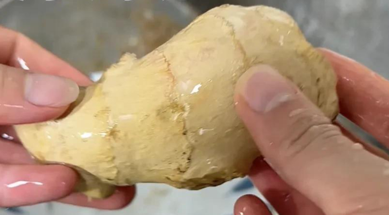 Không ngờ kết hợp 2 nguyên liệu này rồi đun lên lại có thể giúp tôi giảm cân nhanh và chống lạnh thần kỳ!- Ảnh 2.