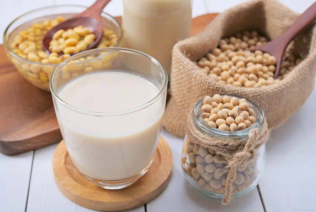 6 công thức sữa đậu nành cực tốt: Phụ nữ hãy luân phiên uống trong mùa đông để dưỡng ẩm da, bổ tỳ vị- Ảnh 1.