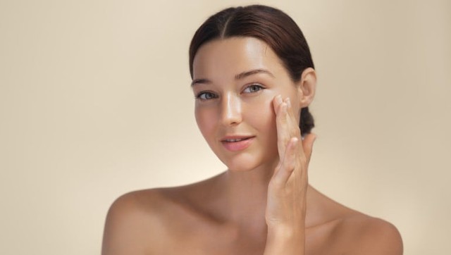 12 thói quen hàng ngày đang bí mật hủy hoại làn da của bạn, skincare kỹ đến mấy mà mắc phải cũng 