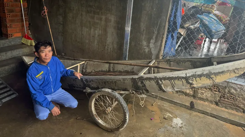 Những bàn tay trần cứu hàng trăm người trong “đêm trắng” lũ dữ- Ảnh 1. Những bàn tay trần cứu hàng trăm người trong “đêm trắng” lũ dữ- Ảnh 1.