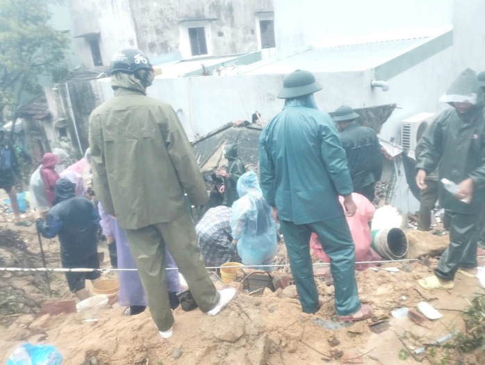 46 người chết và mất tích trong đợt mưa lũ lịch sử, cảnh báo nước trên các sông Khánh Hòa lên lại trong đêm- Ảnh 44.