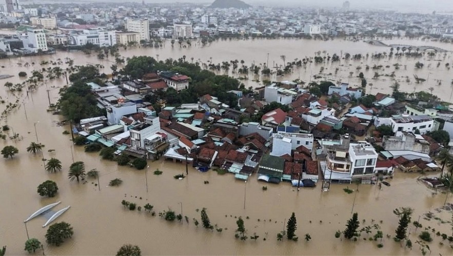 Petrovietnam vận chuyển nhu yếu phẩm hỗ trợ đồng bào Đắk Lắk bị ảnh hưởng bởi thiên tai