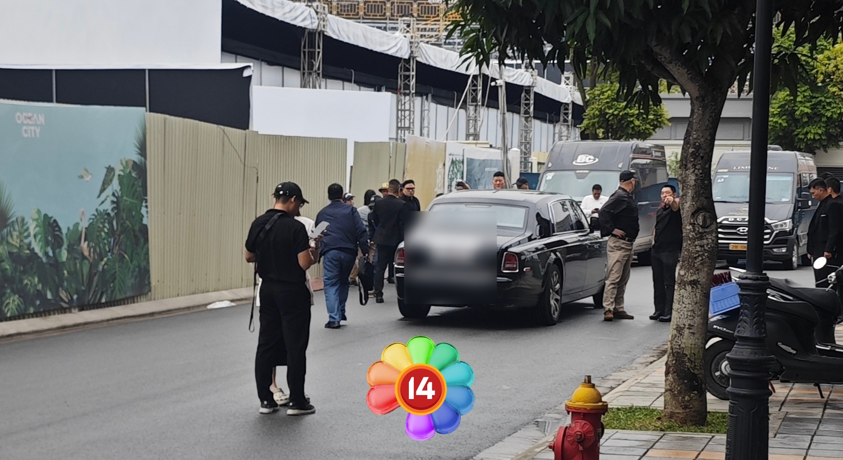 G-DRAGON tập duyệt chăm chỉ giữa trời mưa gió, tất cả đã hoàn thiện chờ fan Việt quẩy hết mình!- Ảnh 3.