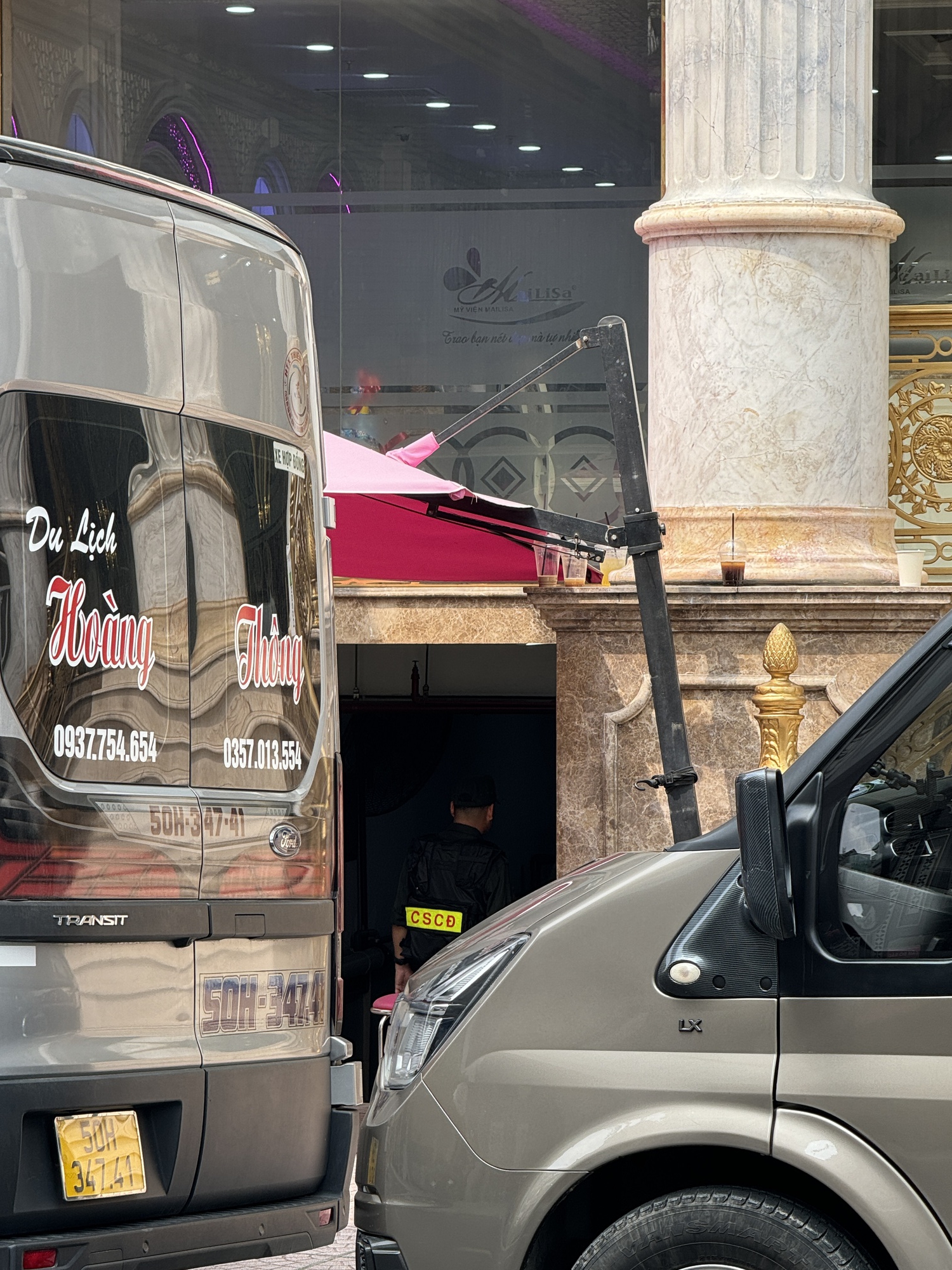 Công an thu giữ nhiều thùng tài liệu từ toà nhà thẩm mỹ viện Mailisa TP.HCM- Ảnh 3.