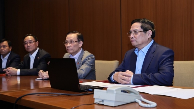 Thủ tướng: Huy động mọi lực lượng, bằng mọi cách cứu người trong mưa lũ