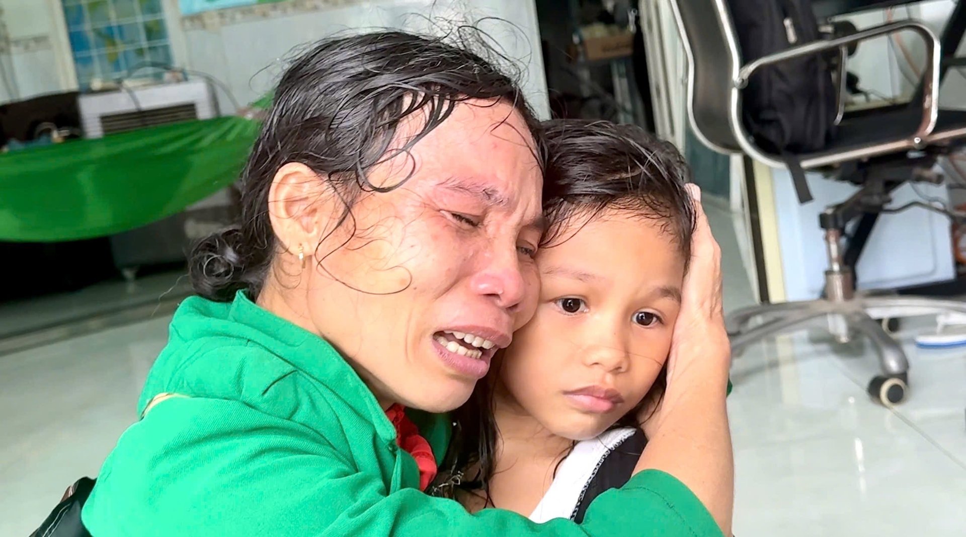 46 người chết và mất tích trong đợt mưa lũ lịch sử, cảnh báo nước trên các sông Khánh Hòa lên lại trong đêm- Ảnh 16.