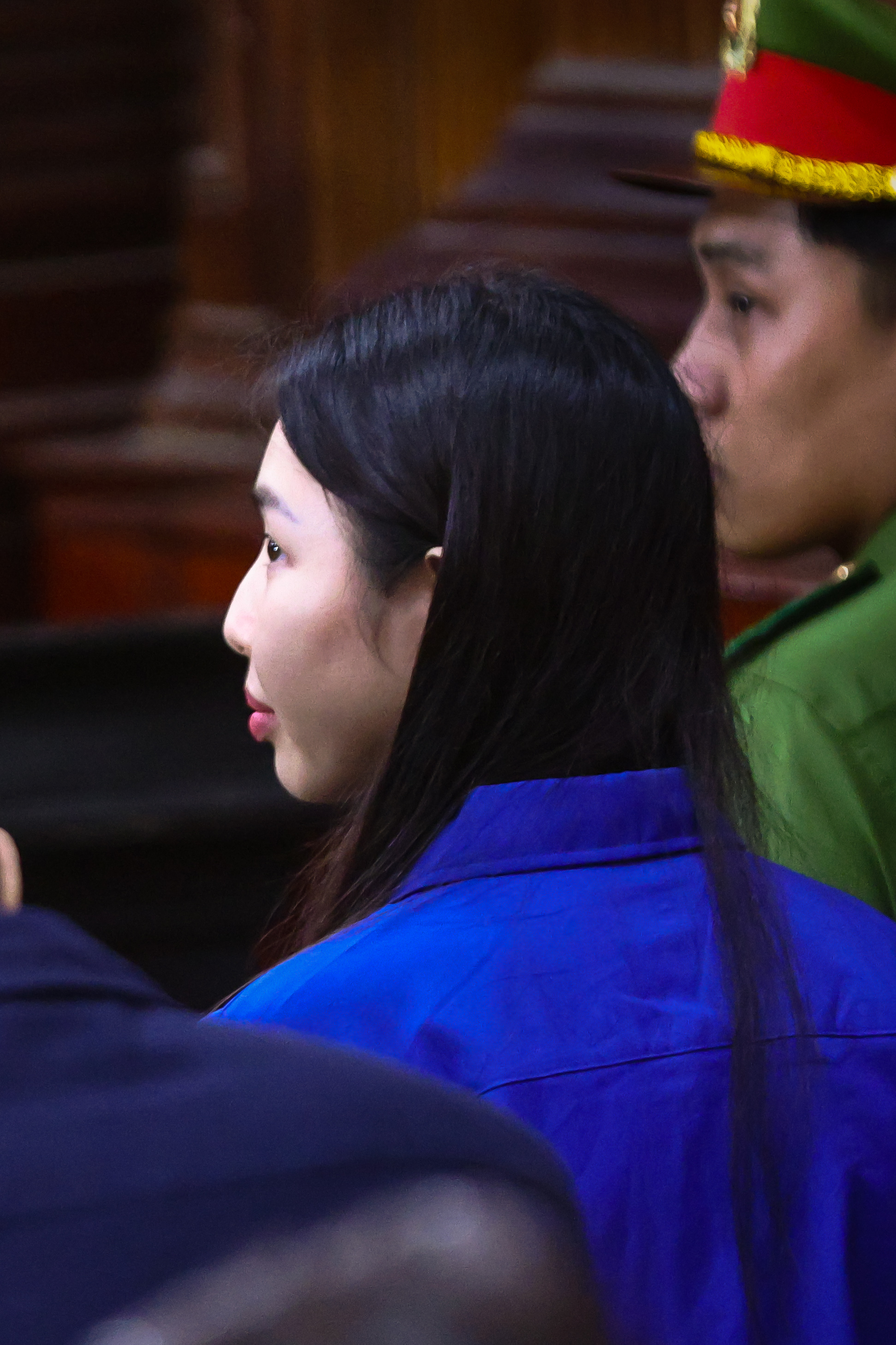 Thuỳ Tiên cởi bỏ khẩu trang, nở nụ cười hiếm hoi sau 6 tháng tạm giam!- Ảnh 1.