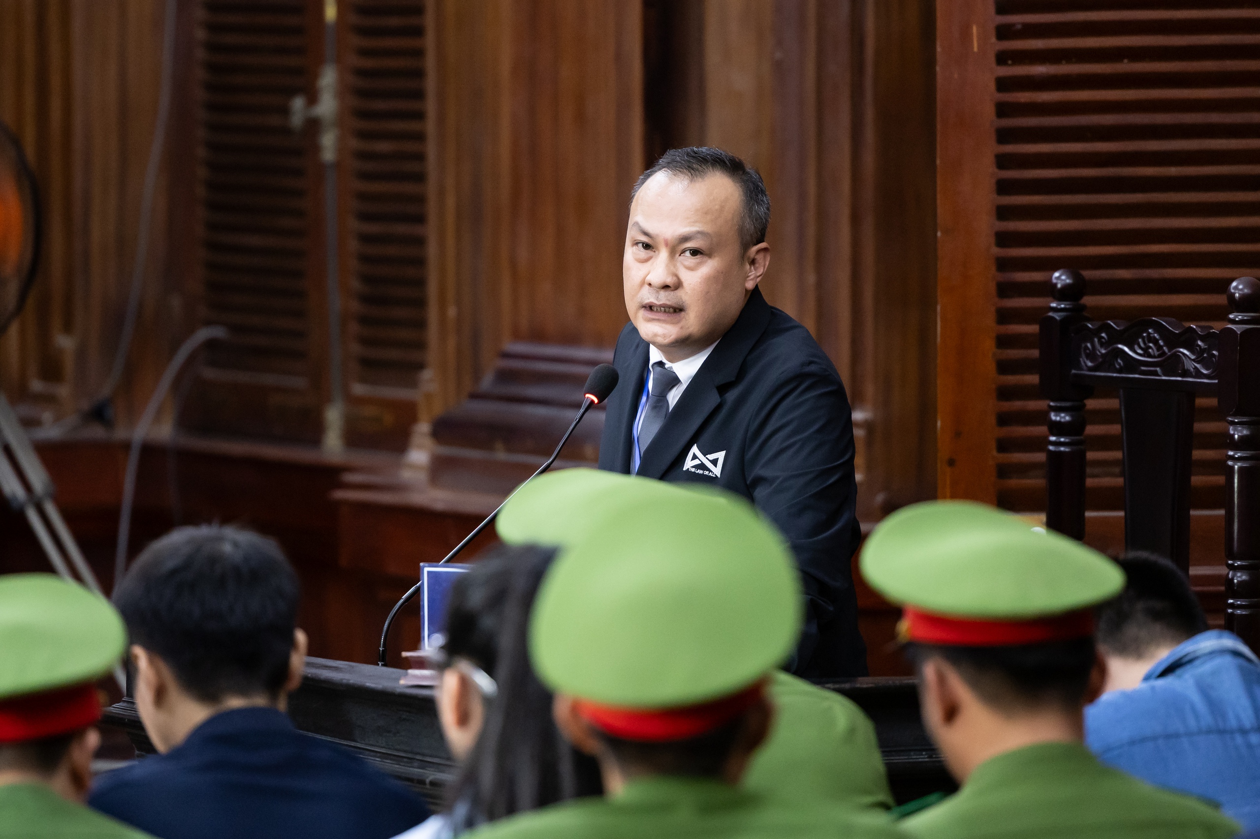 Toàn cảnh phiên xét xử Thùy Tiên, Hằng Du Mục và Quang Linh Vlogs: Những giọt nước mắt muộn màng- Ảnh 7.