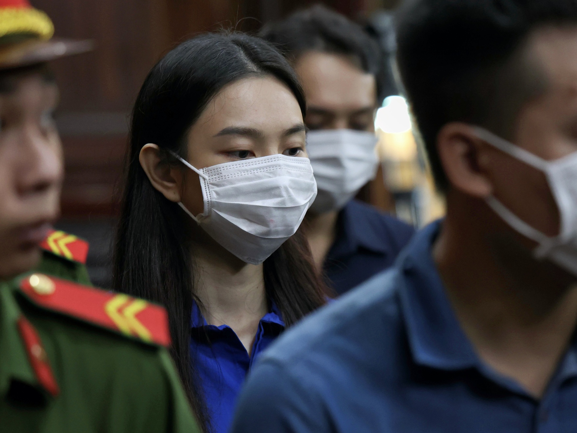 Bị cáo Nguyễn Thúc Thùy Tiên khai các bước đi đều hỏi 