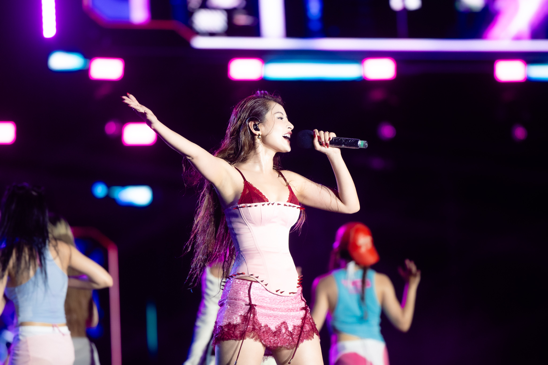 Chi Pu chưa lúc nào ngừng xinh, nhưng visual tại WATERBOMB lại lên 1 đẳng cấp khác- Ảnh 2.