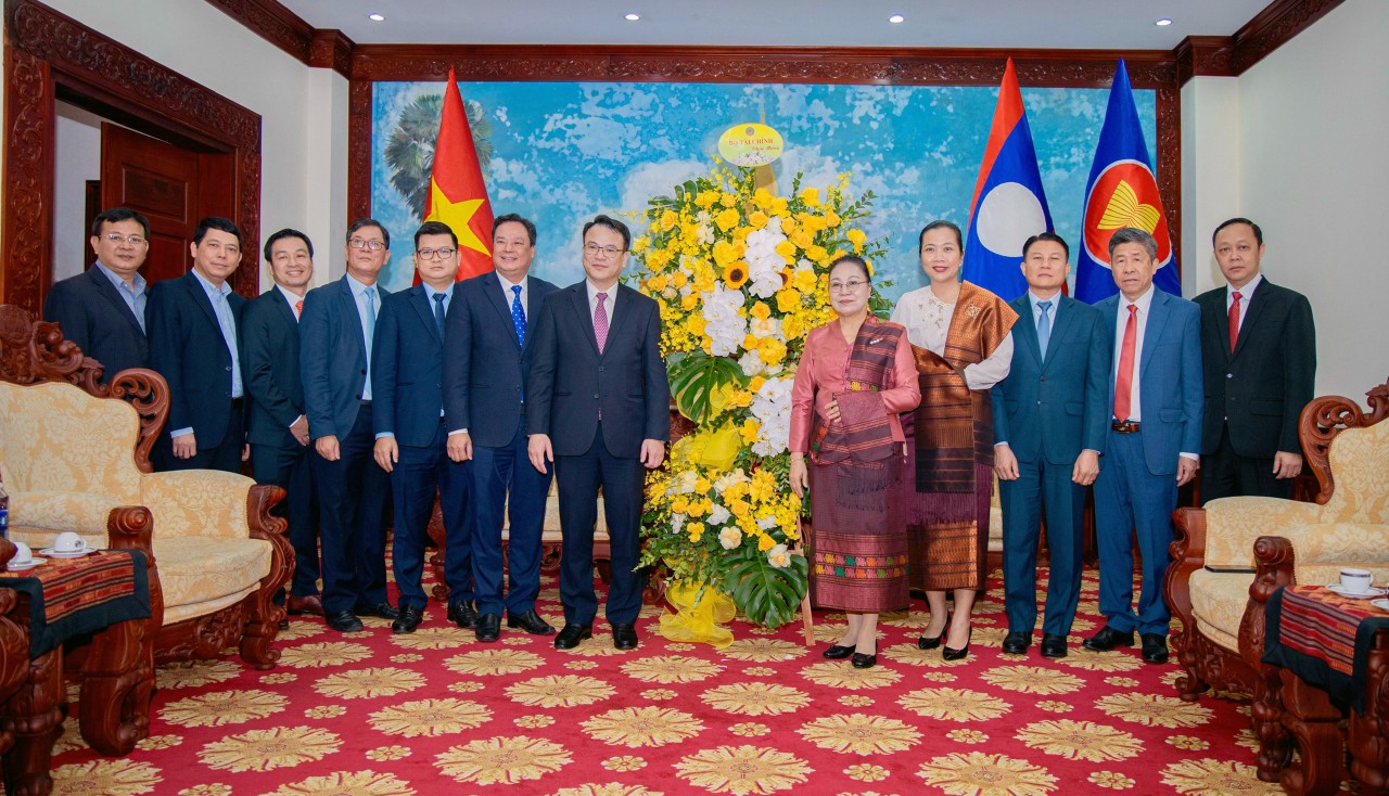 Lãnh đạo Bộ Tài chính chúc mừng 50 năm Quốc khánh nước Cộng hòa Dân chủ nhân dân Lào