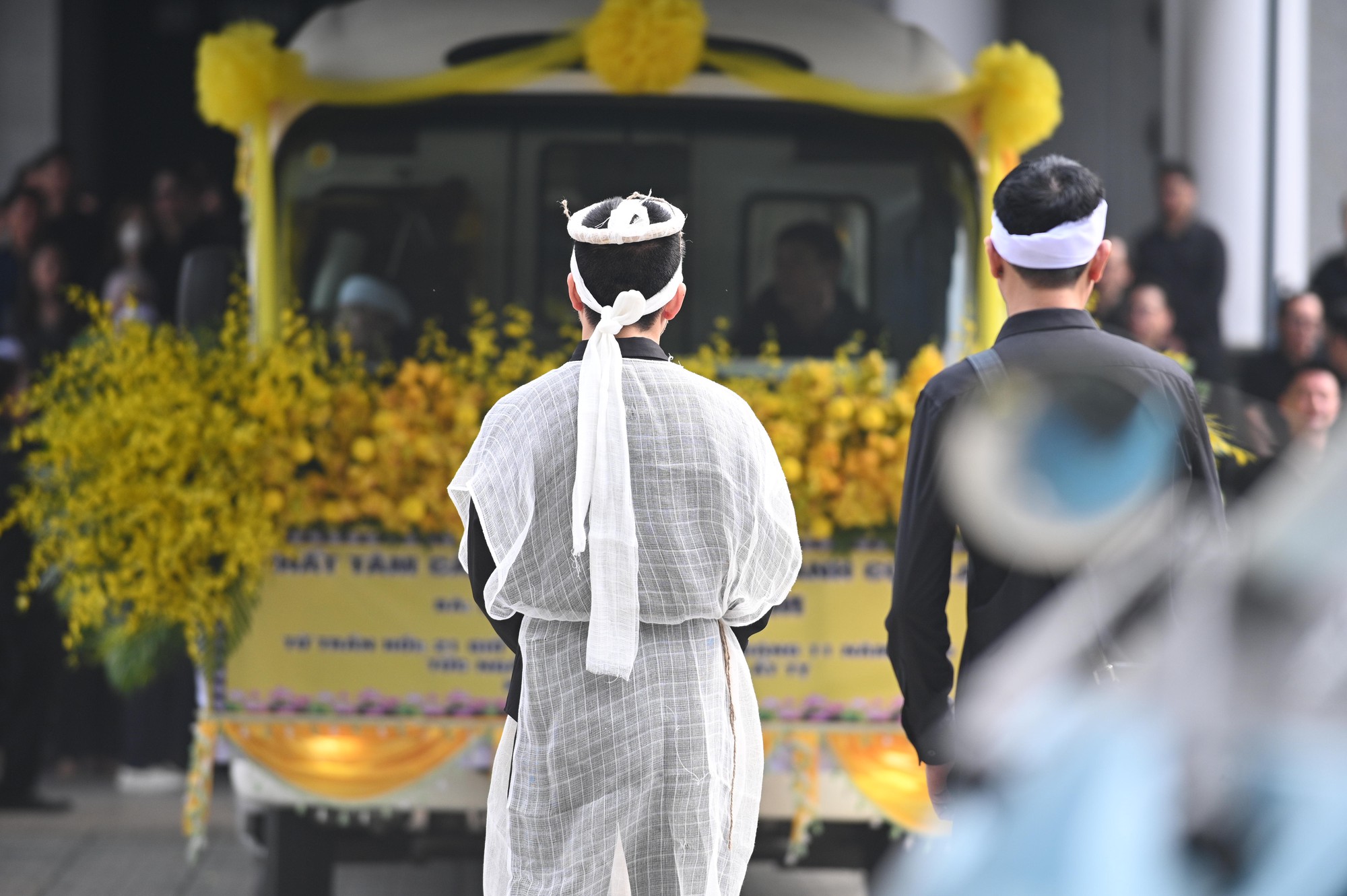 Bằng Kiều lại vướng tranh cãi, phải lập tức xoá bài về mẹ Tuấn Hưng- Ảnh 2.