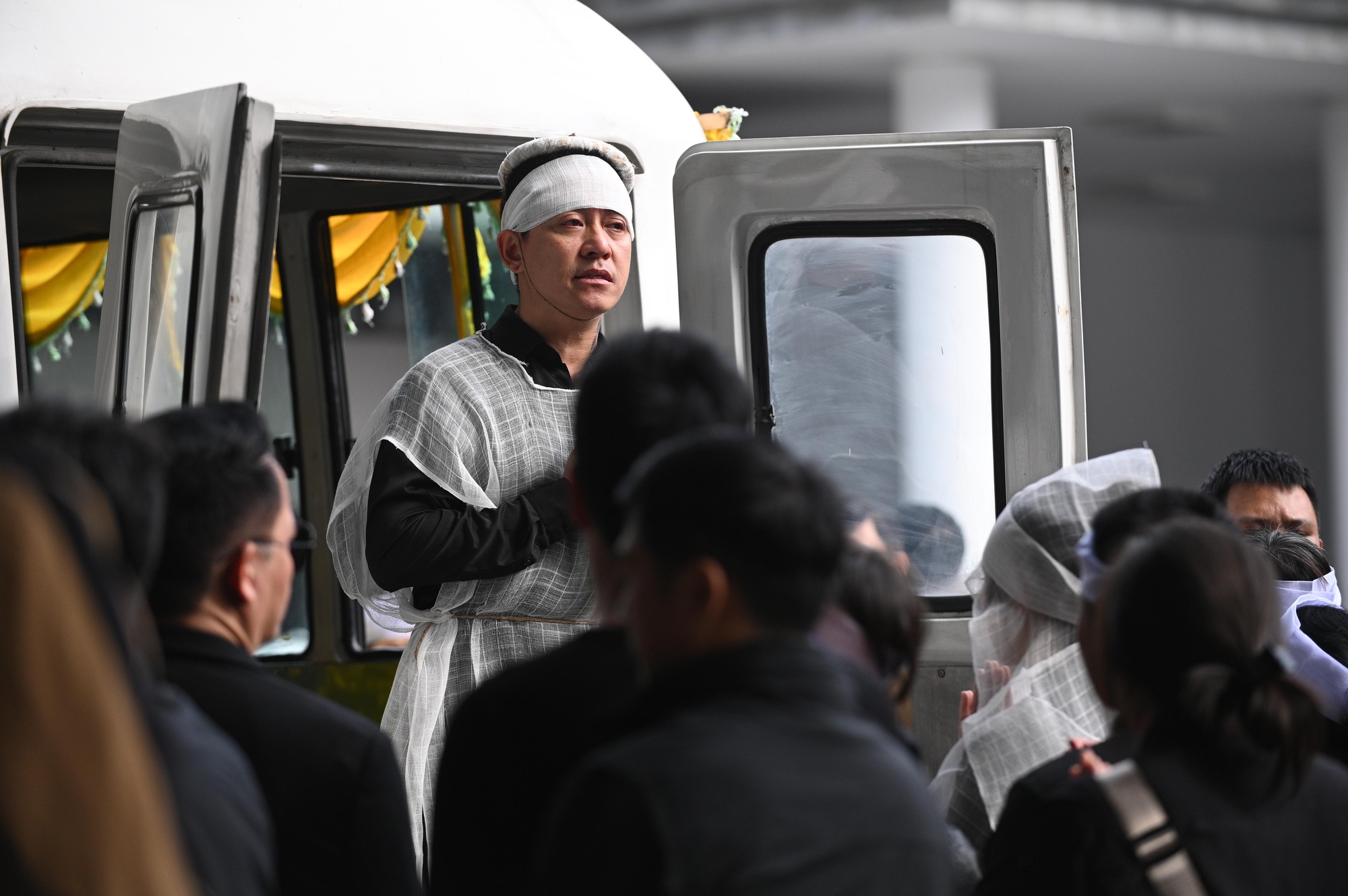 Bằng Kiều lại vướng tranh cãi, phải lập tức xoá bài về mẹ Tuấn Hưng- Ảnh 1.