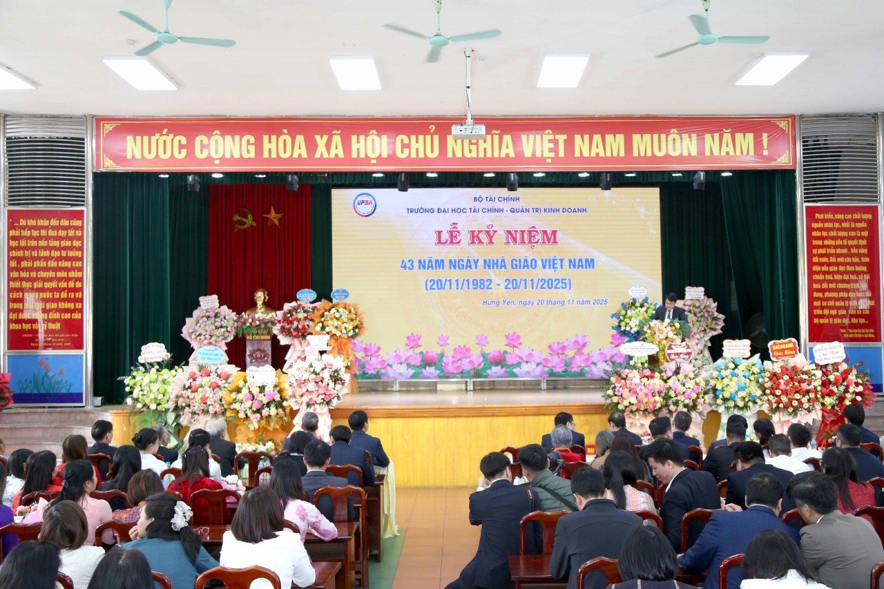 Trường Đại học Tài chính - Quản trị kinh doanh kỷ niệm 43 năm Ngày Nhà giáo Việt Nam