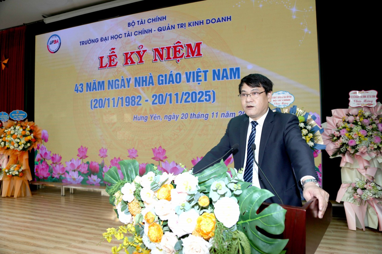Trường Đại học Tài chính - Quản trị kinh doanh kỷ niệm 43 năm Ngày Nhà giáo Việt Nam