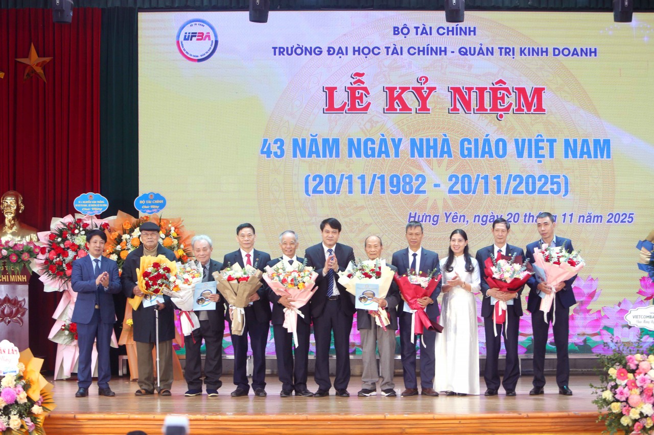 Trường Đại học Tài chính - Quản trị kinh doanh kỷ niệm 43 năm Ngày Nhà giáo Việt Nam