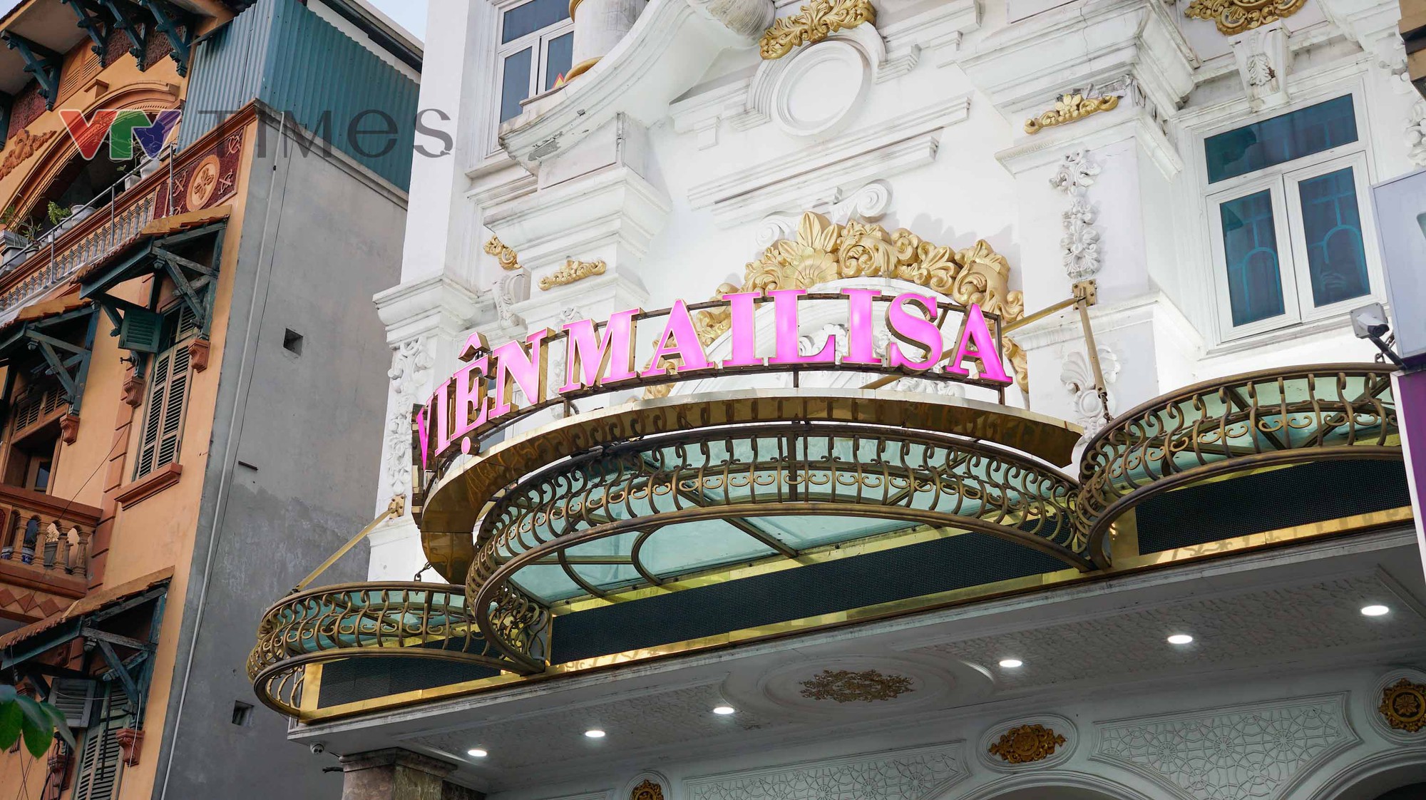 Công an làm việc suốt 8 tiếng ở Thẩm mỹ viện Mailisa Hà Nội, hàng chục thùng carton được chuyển ra- Ảnh 10.